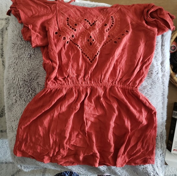 💖💖 NWOT Maurices cold shoulder top with cinched-waist - Picture 2 of 6